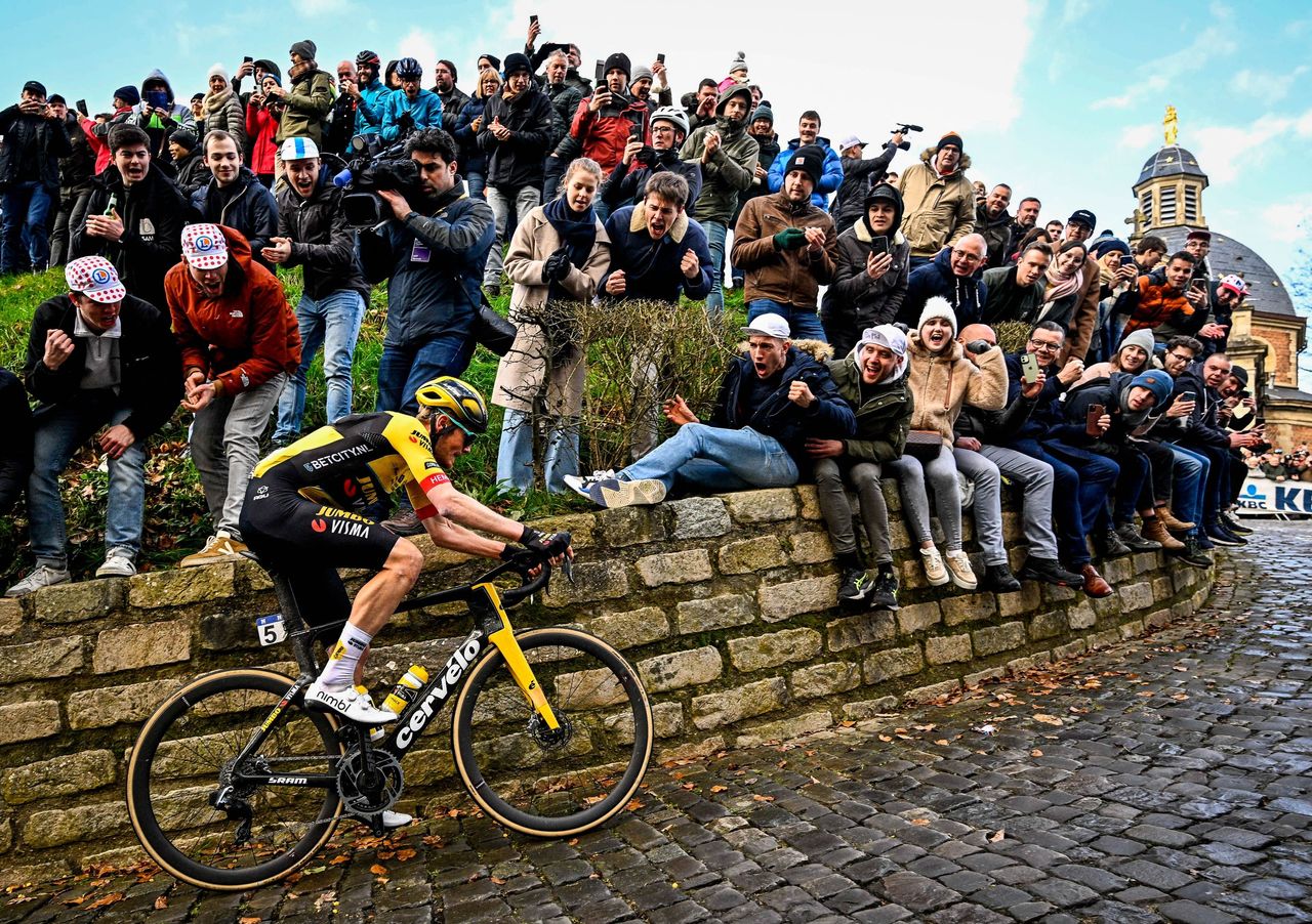 Dylan van Baarle on the Muur at Omloop 2023