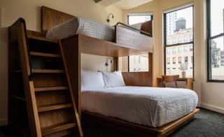 Twin guestroom at Found hotel, Chicago, USA