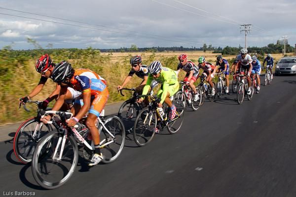 The stage 6 breakaway in action.