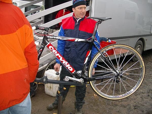 Silver medalist Jonathan Page's Cerv&eacute;lo gets a well deserved clean and lube job.