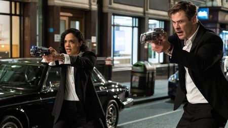 Tessa Thompson and Chris Hemsworth in Men in Black: International