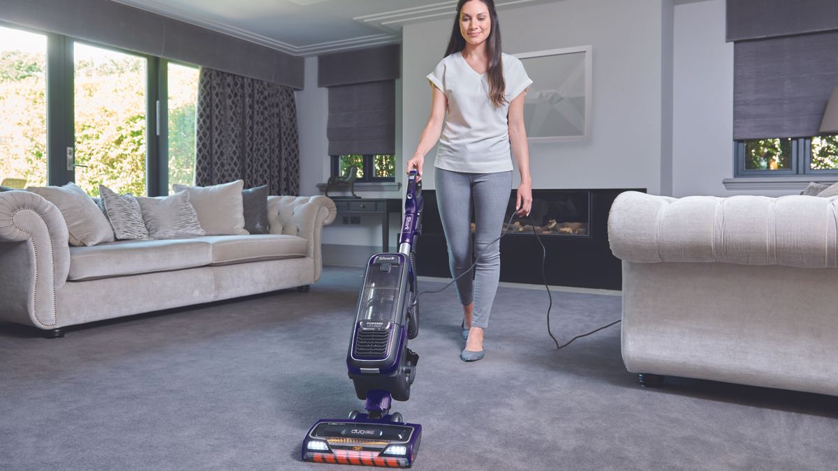 Shark Anti Hair Wrap Vacuum AZ950UK delivers beefy performance, no