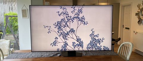 Samsung Q80C showing abstract pattern onscreen