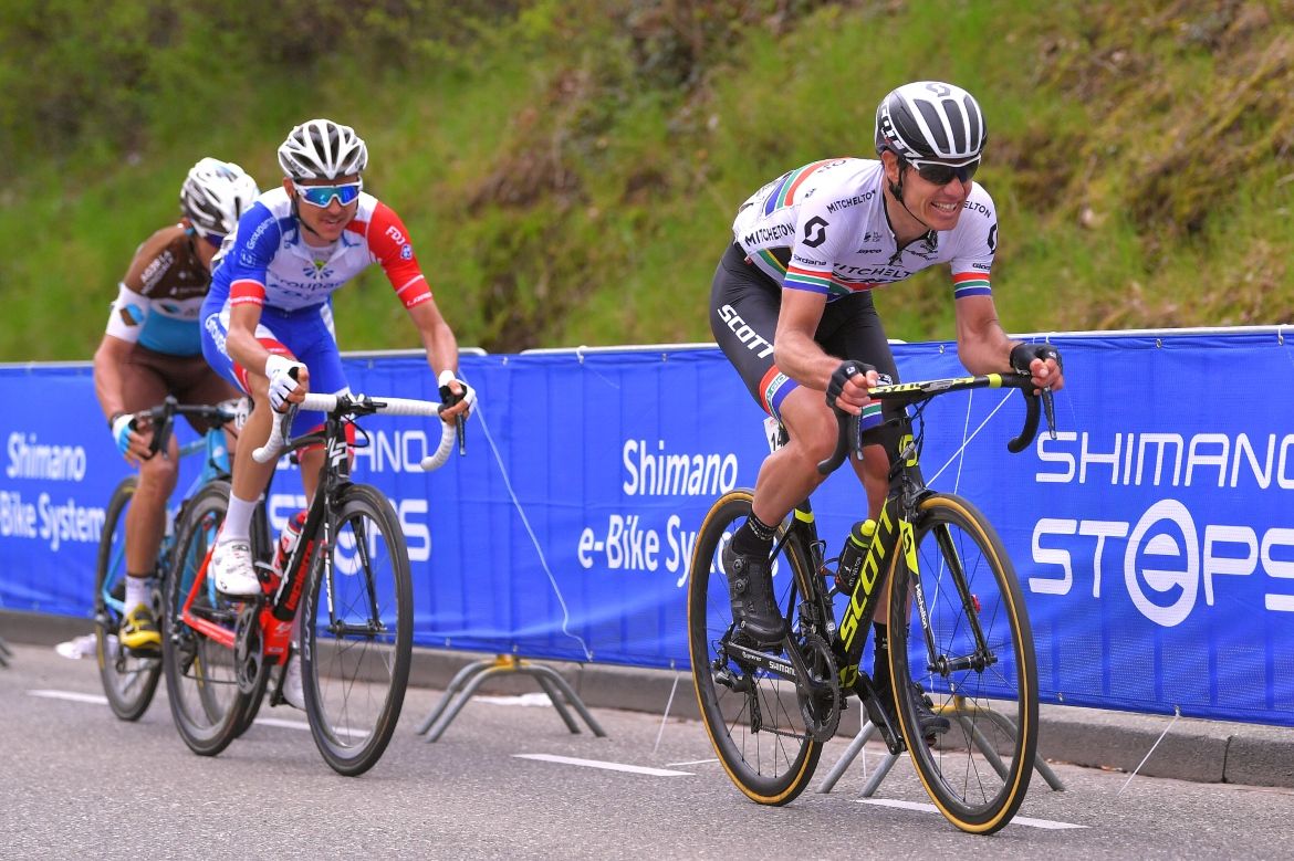 Daryl Impey (Mitchelton-Scott) tried to bridge to the breakaway but never made it