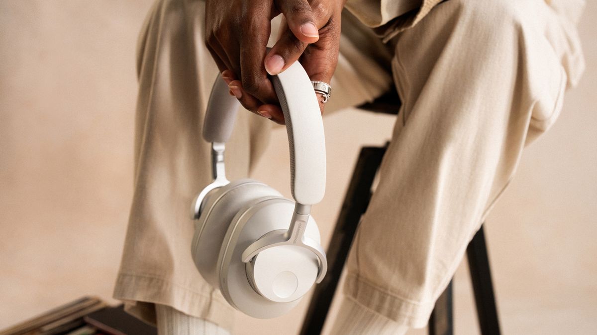 What improvements and changes can we expect from Cambridge Audio's updated P100 SE wireless headphones over the original?