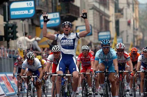 Alessandro Petacchi leads in some very disappointed-looking runners up, including Gerolsteiner's Danilo Hondo