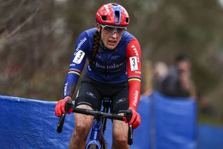 Lucinda Brand fights the pain to win Dutch elite women's cyclocross title