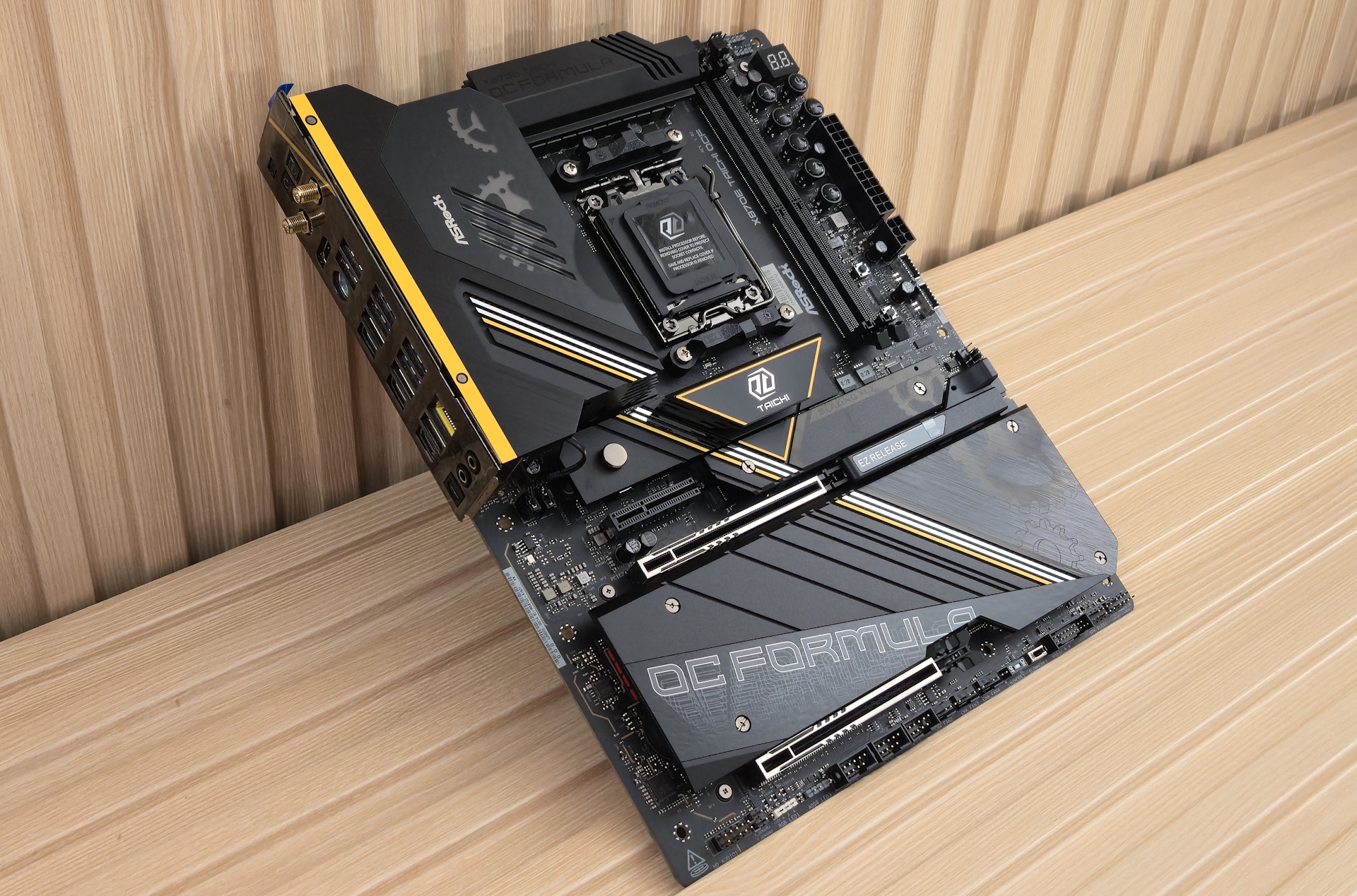 ASRock X870E Taichi OCF