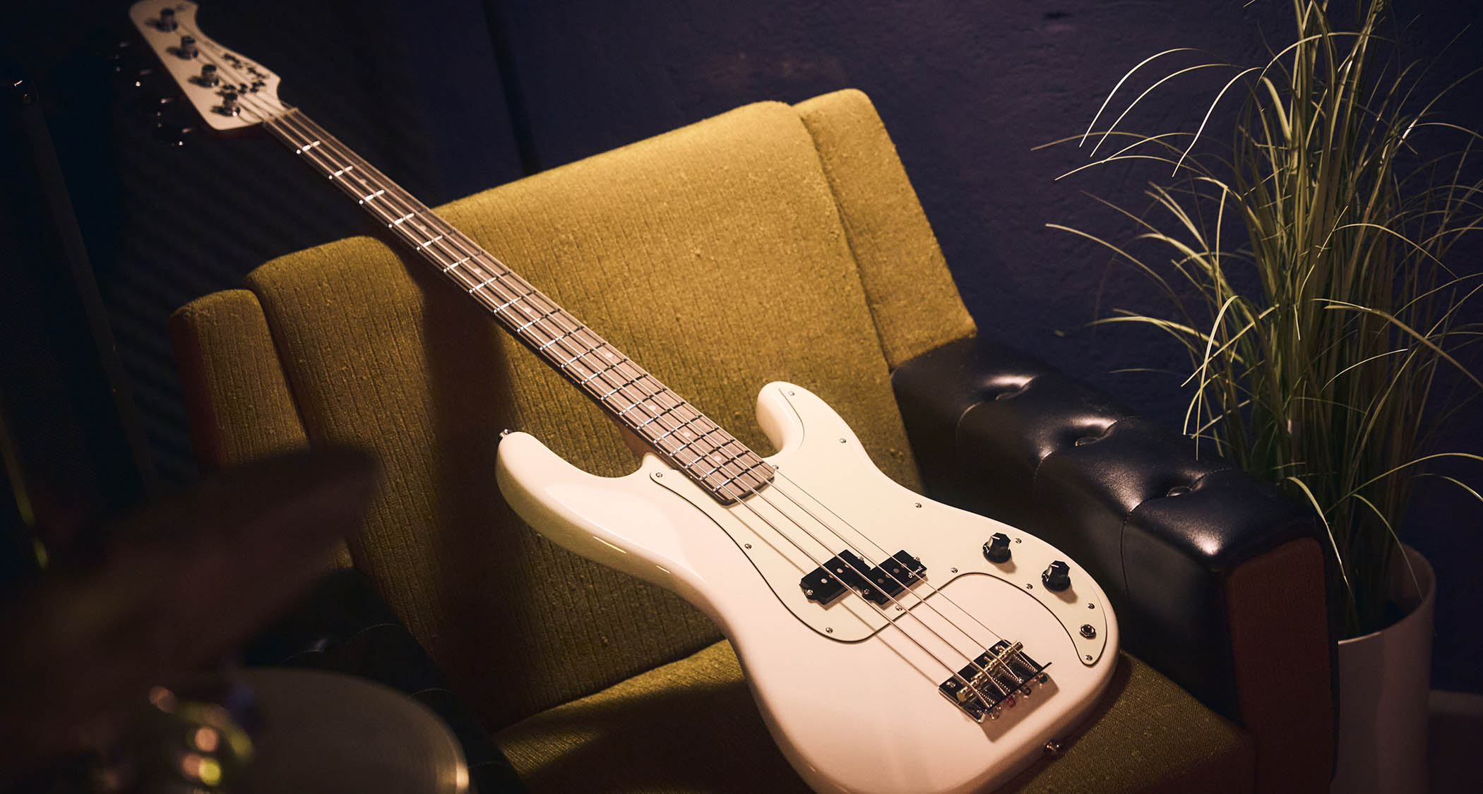 Harley Benton Vintage Series PB-62: the entry-level bass guitars draw inspiration from vintage Fender and feature a single split-coil pickup.