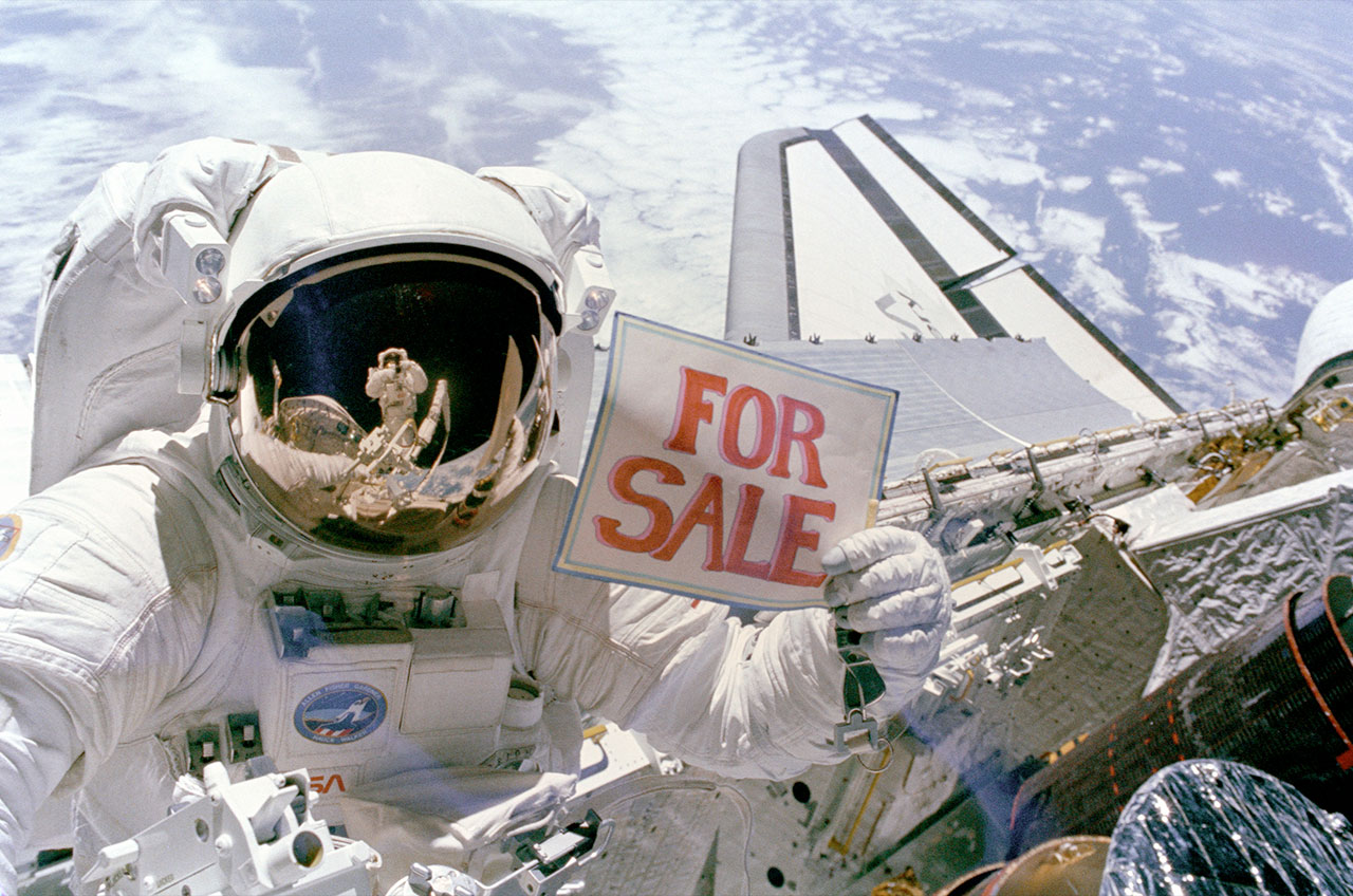 Dale Gardner With ‘For Sale’ Sign