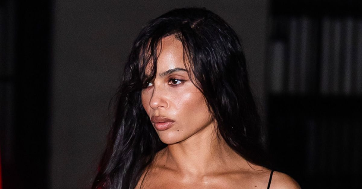 Zoë Kravitz Made Her Suit Look 2025 by Skipping a Button-Down