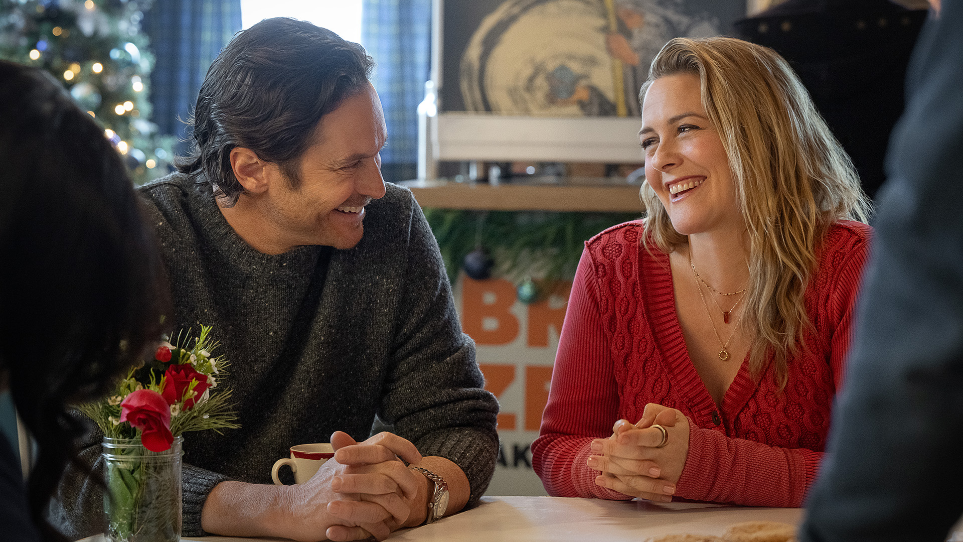 Oliver Hudson as Everett and Alicia Silverstone as Kate in A Merry Little Ex-Mas.