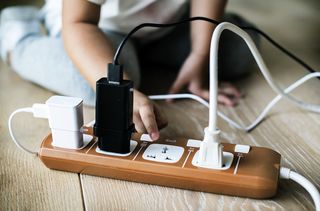 toddler electrocuted phone charger died