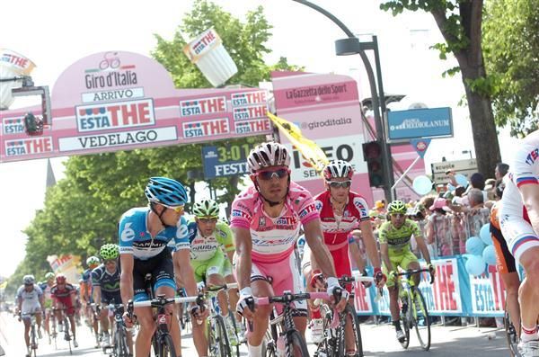 Joaquim Rodriguez crosses the line after stage 18 and retains his pink jersey