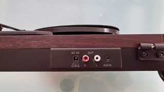 Majority Moto 2.0 phono out close-up