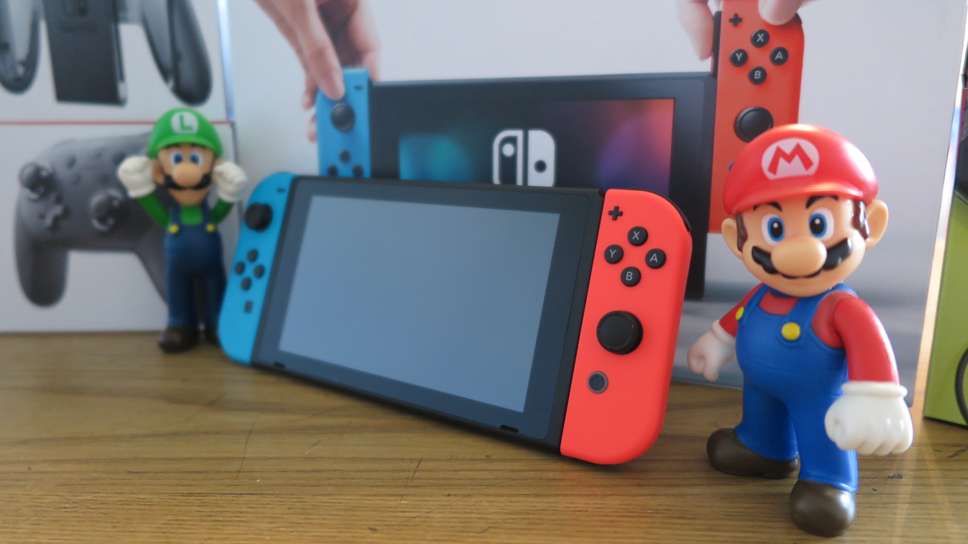 Nintendo Switch : des Joy Cons aux couleurs de Mario et Splatoon