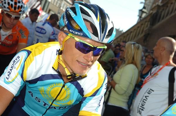 Alexander Vinokourov (Astana) before the start of Vuelta a Espa&ntilde;a stage three.