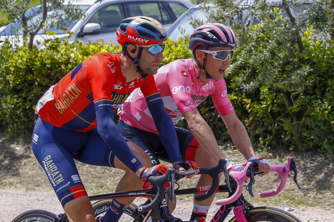 Vincenzo Nibali (Bahrain-Merida) and pink jersey Valerio Conti (UAE Team Emirates)