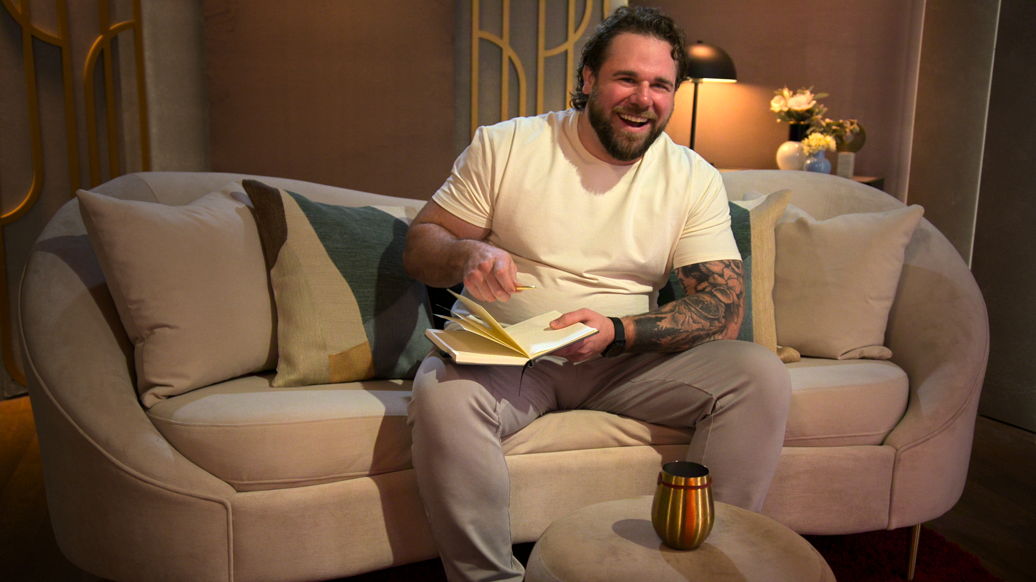 jordan faeth smiling and taking notes while on a date in the pods in love is blind season 10