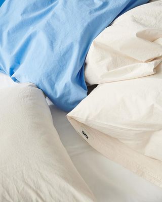 Dove blue organic cotton percale bedding, by Tekla