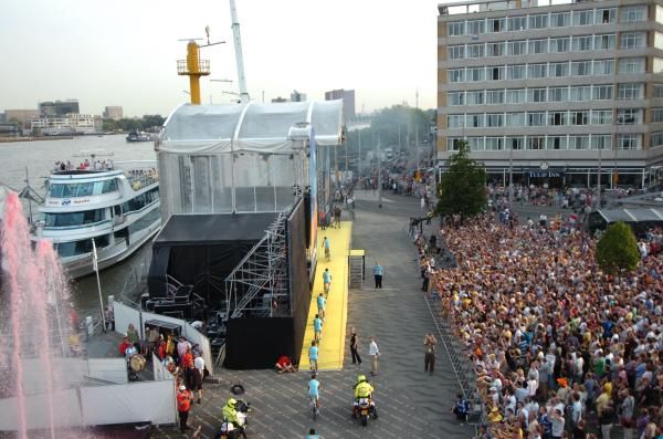 Astana arrive to be presented to the masses