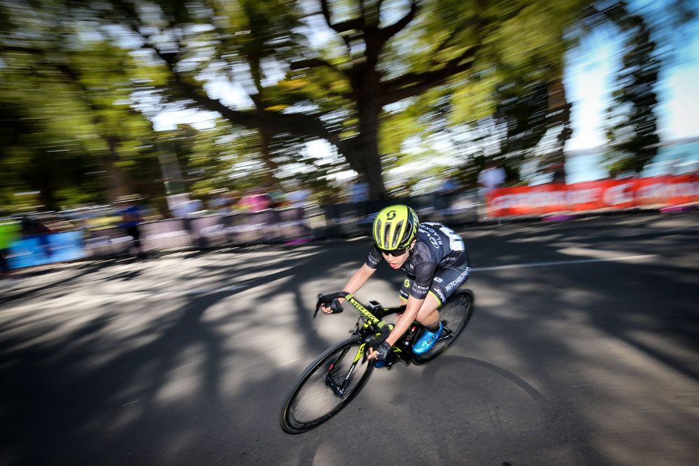 Amanda Spratt in full flight at the 2019 Bay Crits