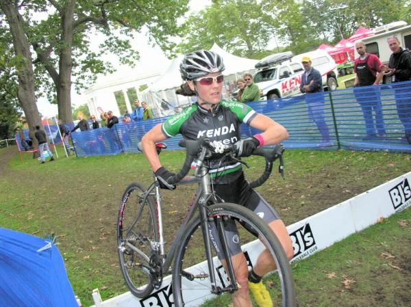 Mary Mconneloug (Kenda-Seven-Notubes) through the barriers.