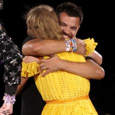 Taylor Lautner and Taylor Swift hug onstage