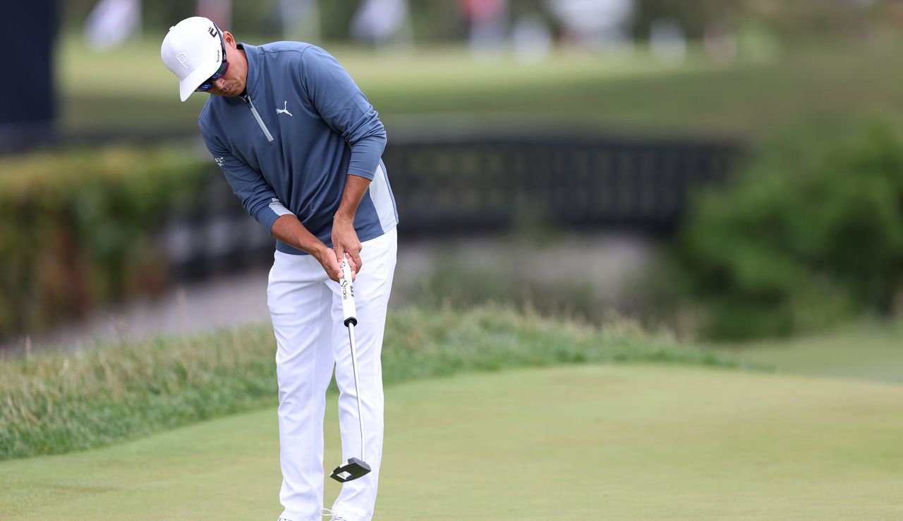 Rickie Fowler hits his putt 