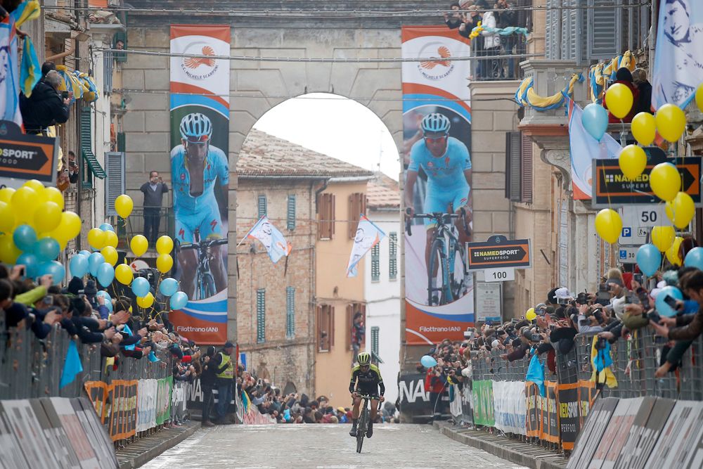 Adam Yates on the attack near the end of stage 5 at Tirreno-Adriatico