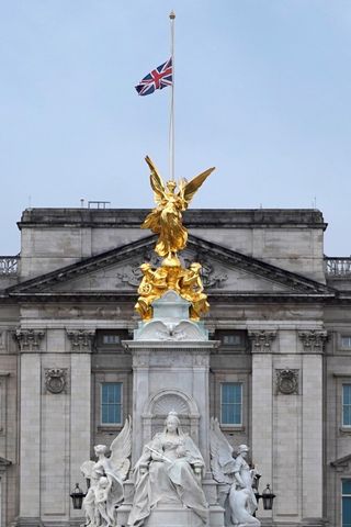 A shot of Buckingham Palace's exterior, including the gold statue