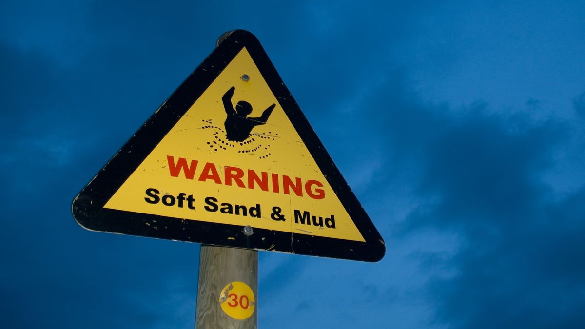 Soft sand and mud warning sign