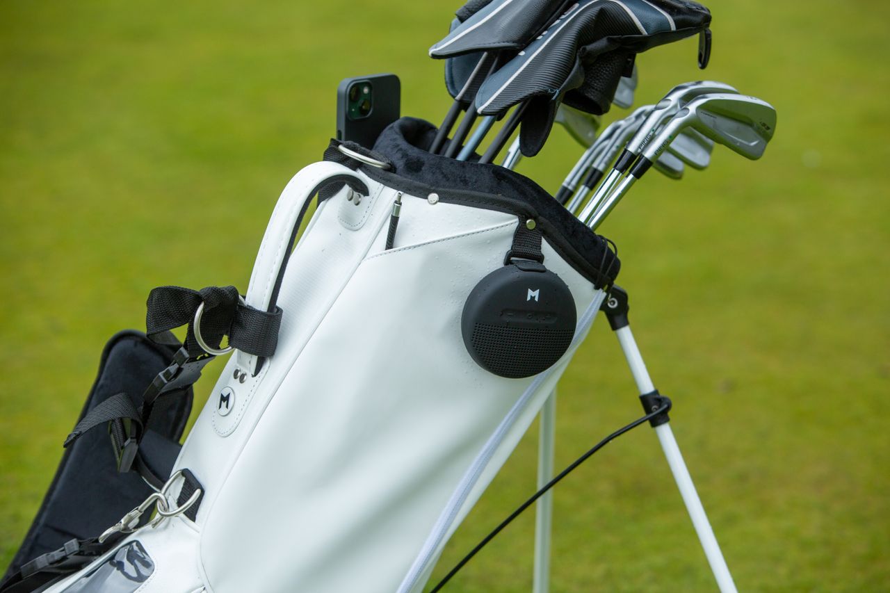 The speaker on the MNML MV2 golf bag