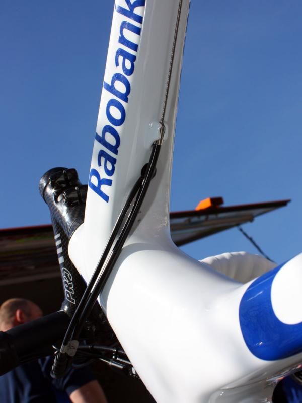 The Shimano Dura-Ace Di2 wiring harness enters Rabobank's Giant frames underneath the top tube.
