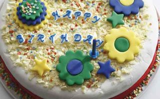 Money saving tips for mums: Make your own birthday cakes