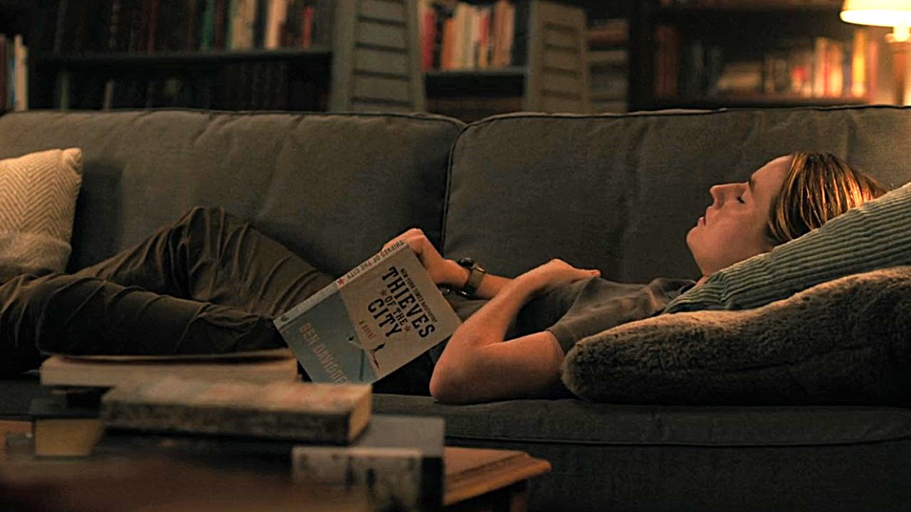Abby holds a Thieves of the City book in The Last of Us Season 2 finale.