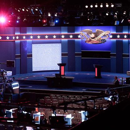 Stage, Auditorium, Display device, Music venue, Theatre, Stage equipment, Performing arts center, Technology, Led display, Event, 