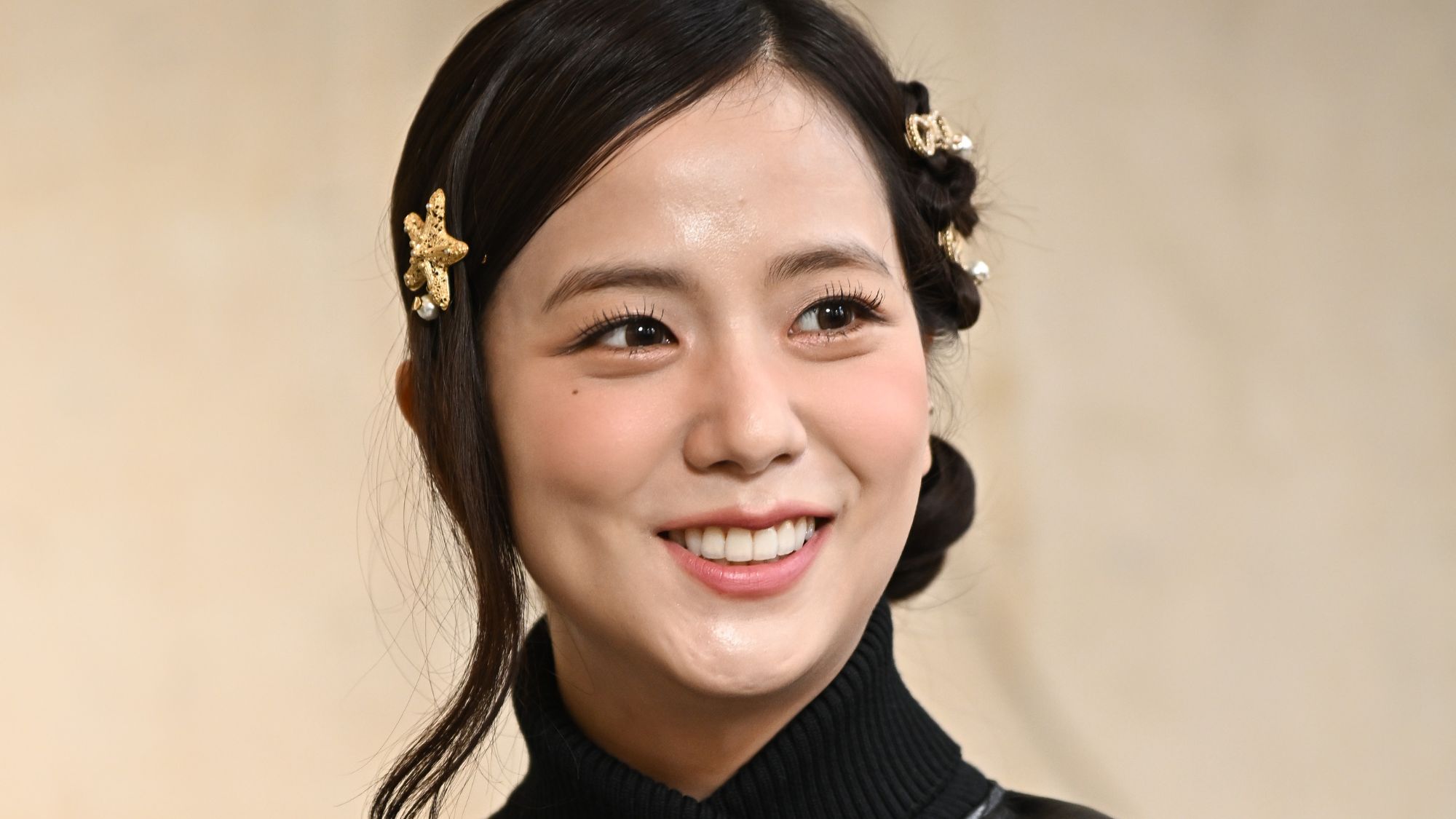 Korean toner pads Jisoo attends the Christian Dior Haute Couture Spring-Summer 2025 show