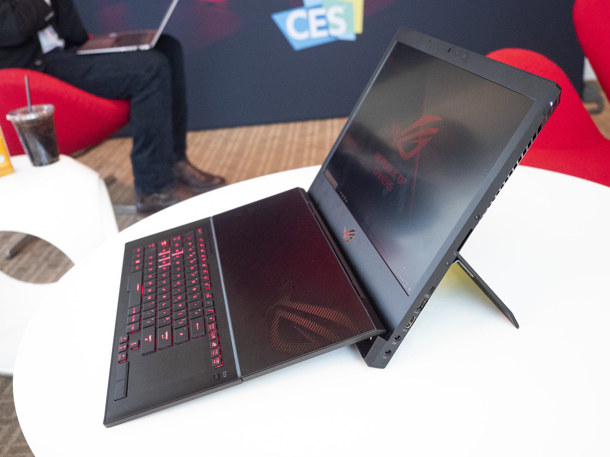 Hands On With Asus Unique Rog Mothership Gaming Detachable Windows Central