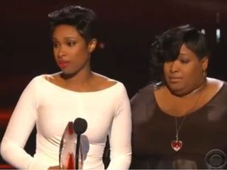 Jennifer Hudson gives emotional speech at the People's Choice Awards