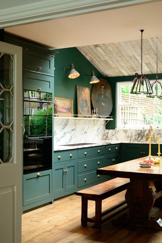 DeVOL green kitchen with worktop table