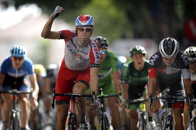 Alexander Kristoff (Katusha) wins the sprint in Nimes