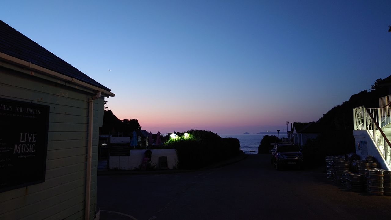 Sony Xperia 1 IV sample shot at night time