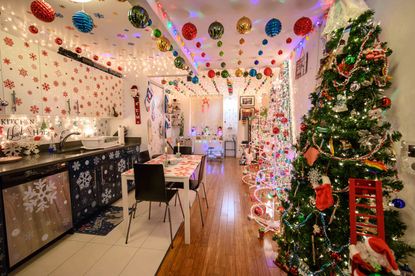 Holiday and Home Decorations Are Inexpensive at Dollar Stores