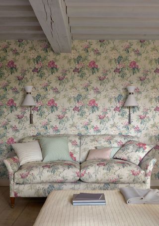 Colefax and Fowler floral wallpaper