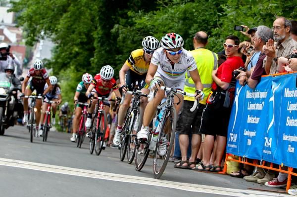 Georgia Brozini (Colavita-Forno d'Asolo) putting pressure on at the top of the climb.