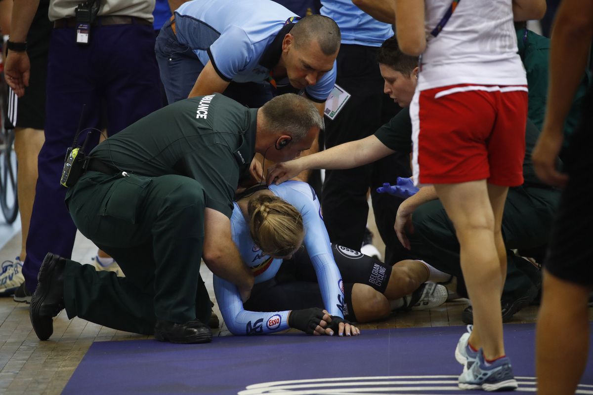 Jolien D'hoore collapses after Madison event