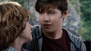 Nick Robinson talks with Ty Simpkins on the monorail in Jurassic World.