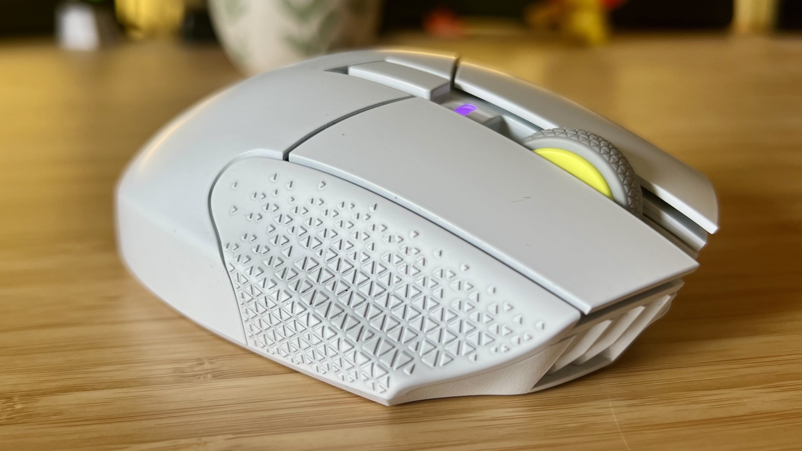 Right side of Corsair Scimitar Elite Wireless SE with textured grip surface on show