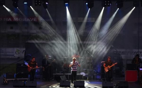A concert adds to the festival-like atmosphere.